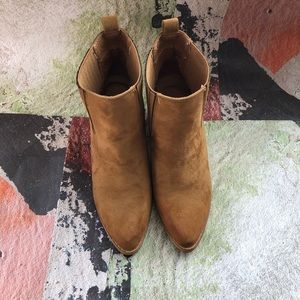 Mi.Mi Tess-02 Slip on Ankle Booties size 8.5